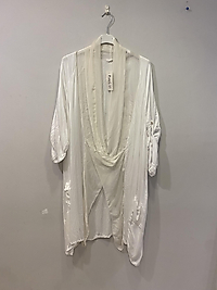 Uzun kollu ,önleri ipek detaylı 40-52 beden uyumlu dış kap veya tunik